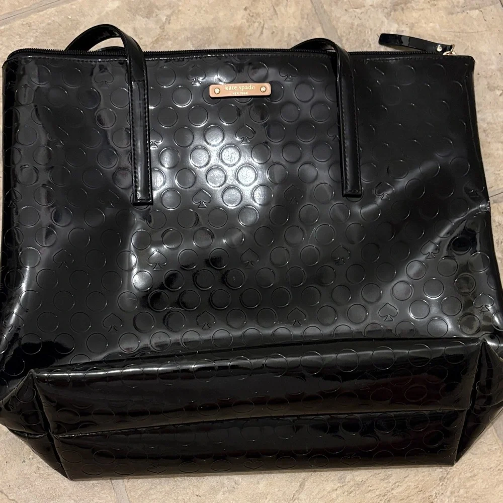 Kate Spade Glossy Black Circle and Spade Pattern Tote Bag w/ callouts - Picture 4 of 16